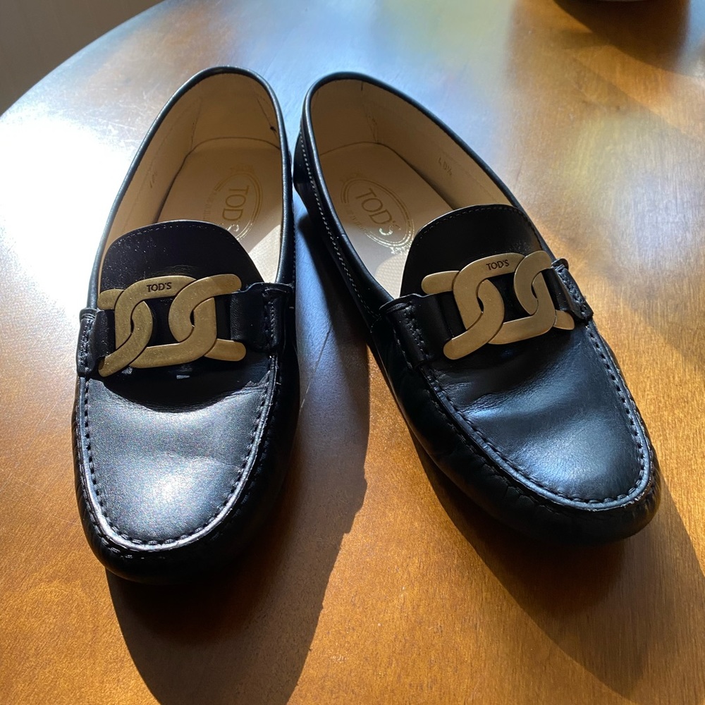 Tod's Black Leather Loafers with Gold Chain Detail